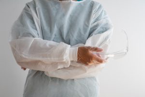 aventais-descartaveis-vs-reutilizaveis-analise-de-custo-beneficio-para-empresas-de-facilities